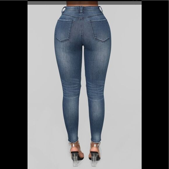 New with tags Fashion Nova Walk of Fame Ankle Jeans, medium wash, size 9 - Picture 5 of 7